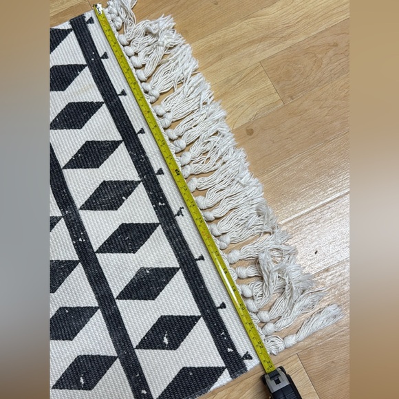 Black and White Geometric Patterned Rug - Picture 5 of 5